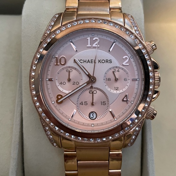 Michael Kors Rose Gold Watch - Picture 3 of 3